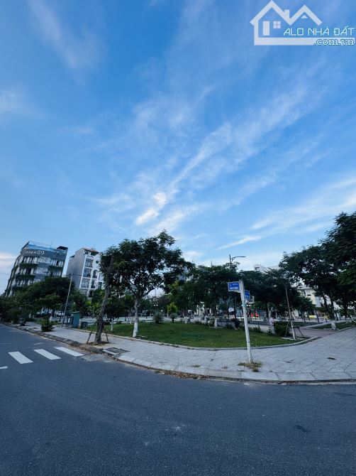SIÊU PHẨM - bán cặp liền kề Khuê Mỹ Đông - Vị Trí ngay công viên siêu đẹp - 204m2 - 3