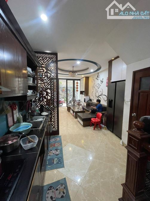 Nhà đệp ở ngay Định Công Thượng Hoàng Mai. Sổ 39m, 5 tầng 3 ngủ MT4m Giá 10.5 tỷ Ô tô đỗ c - 3