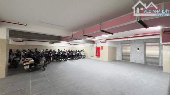 Bán nhà mặt phố nguyễn khang, vỉa hè rộng, sử dụng 2 bên, thang máy, giá tốt., KD đỉnh - 3