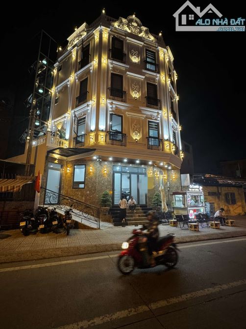 TOÀ NHÀ 5 TẦNG MT PHẠM VĂN ĐỒNG 90m2 - THU NHẬP HƠN 1 TỶ/NĂM - GIÁ 25.9T - 3