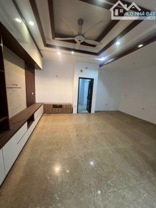 BÁN NHÀ PHỐ BỒ ĐỀ, LONG BIÊN, NGÕ Ô TÔ VÀO NHÀ, LÔ GÓC, DT 110M2* 5 TẦNG* MT 8M* GIÁ 21.5 - 4
