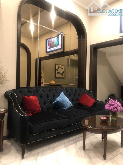 Bán khách sạn mặt phố Hàng Gai 145m2 x 9 tầng, MT 7m, 30 phòng, Giá 402 tỷ CT 500 triệu/th