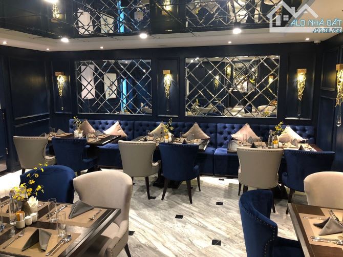 Rất gấp, cần bán khách sạn mặt phố giáp Hồ Gươm 141m2 - Mt: 7m - 30 phòng KD - 139 tỷ - 4