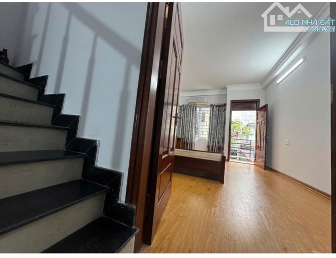 CHỈ 6,5 TỶ  SỞ HỮU NGAY NHÀ ĐẸP PHÚ ĐÔ .Dt 35m2 x 5 tầng Mặt tiền 3,8m - Ô TÔ CÁCH 3 BƯỚC - 4