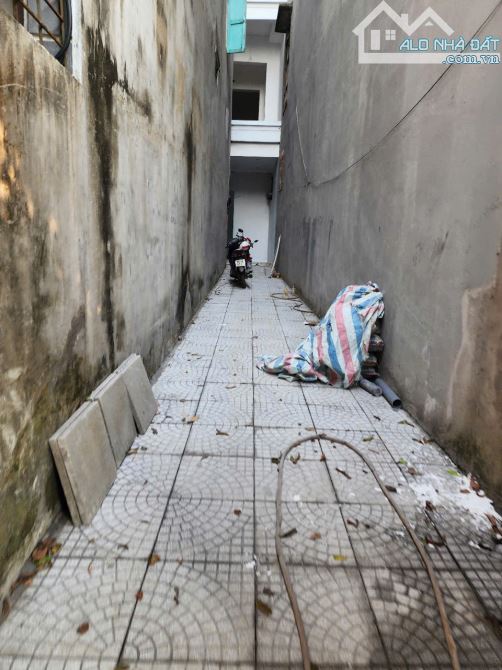 Bán nhà 4 tầng Bò Sơn Núi . dt 100m . mt 5.5m . hướng TB . giá 5 tỷ 2 - 4