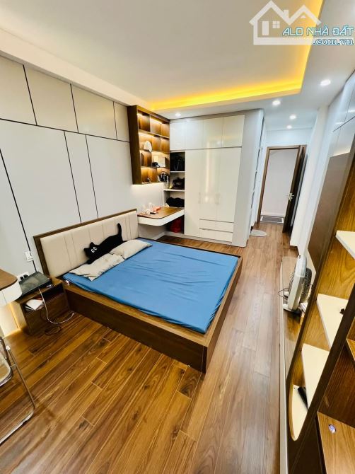 CẦN BÁN NHÀ ĐỊNH CÔNG - NHÀ ĐẸP LÔ GÓC - XÂY MỚI  - Ô TÔ ĐỖ SÁT CỬA - TẶNG NỘI THẤT - 4