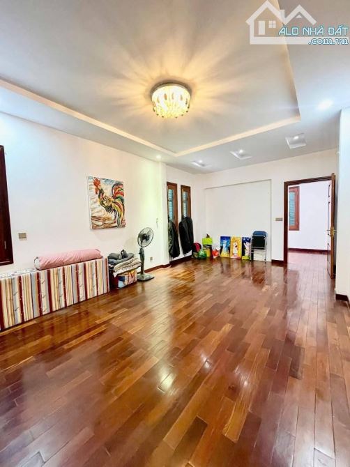 Bán nhà Lạc Long Quân, 55m2, Ô Tô, Giá 19 tỷ - 4