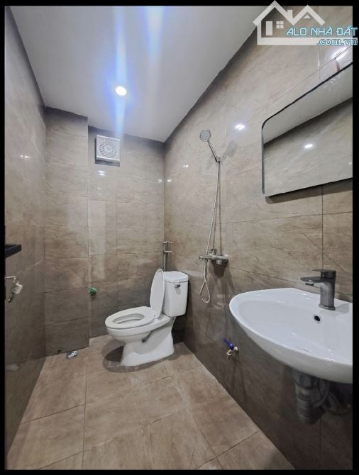 Toà nhà dịch vụ Tây Hồ, Hà Nội. Đang cho bên thứ 3 thuê trên 1 tỷ/năm. 80m2, 9 tầng, 35 tỷ - 4