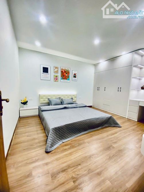 PHỐ THI SÁCH - NHỈNH 4 TỶ - 37m2 - SỔ VUÔNG A4 - VÀI BƯỚC LÊN BỜ HỒ - 4