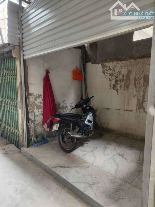 Bán nhà Kim Giang Hoàng Mai Sổ Dt28/35/37t2 . 3 Tầng . Mt3 . Giá 5tỷ8 NGÕ BA GÁC - Ô CHỜ T - 4