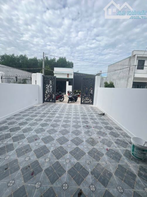 Chính chủ bán gấp nhà 1 trệt 1 lầu sân xe hơi mặt tiền kinh doanh gần chợ Bến Cá - 4