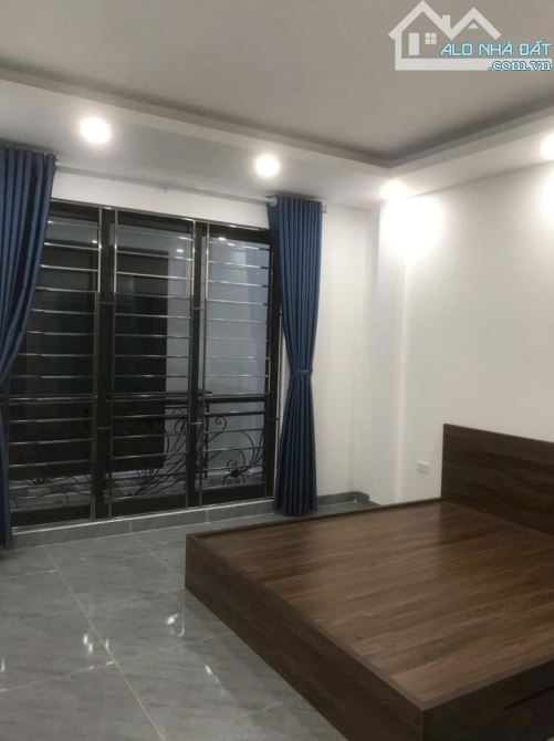 NHÀ NGUYỄN KHUYẾN - VĂN QUÁN - DT 35m2 - MT 4M - XÂY MỚI 5 TẦNG FULL ĐỒ - 10M RA KĐT VĂN Q - 4