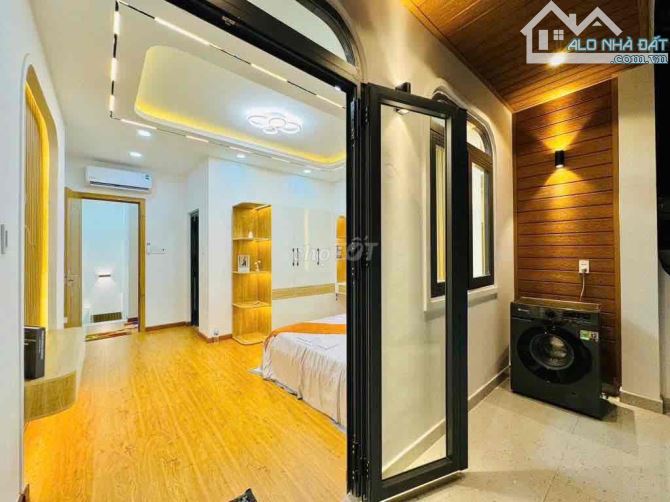 HẺM Ô TÔ VÀO NHÀ - MỚI Ở NGAY - CÓ PHÒNG DƯỚI TRỆT - DÂN TRÍ CỰC VIP - CHỈ 7T - 4