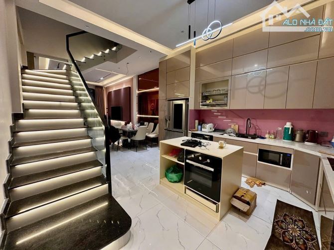 Cần Tiền Bán Gấp Villa Mini 3 Tầng Mới Hoàn Thiện 121m2 Đường Mê Linh Đường Nhựa Ô Tô 6m - 4