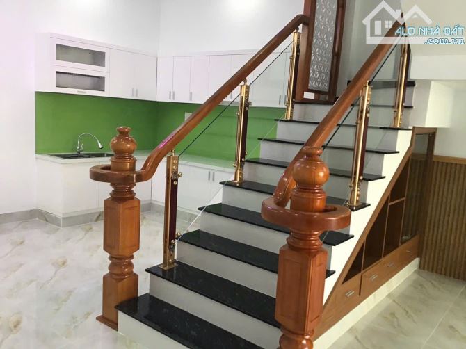 Bán nhà 3 tầng vĩnh hiệp ô tô cách 23/10 chỉ 30m - 4