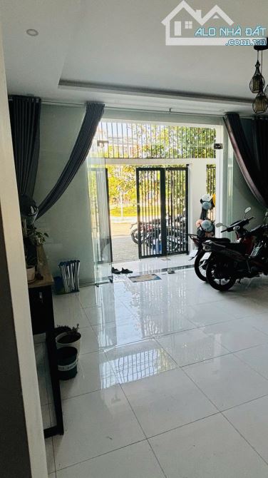 BÁN GẤP NHÀ ĐẸP 3 TẦNG KHUÊ MỸ ĐÔNG 14 - 106M2 - VIEW CÔNG VIÊN - DÒNG TIỀN 20TR/THÁNG - 4