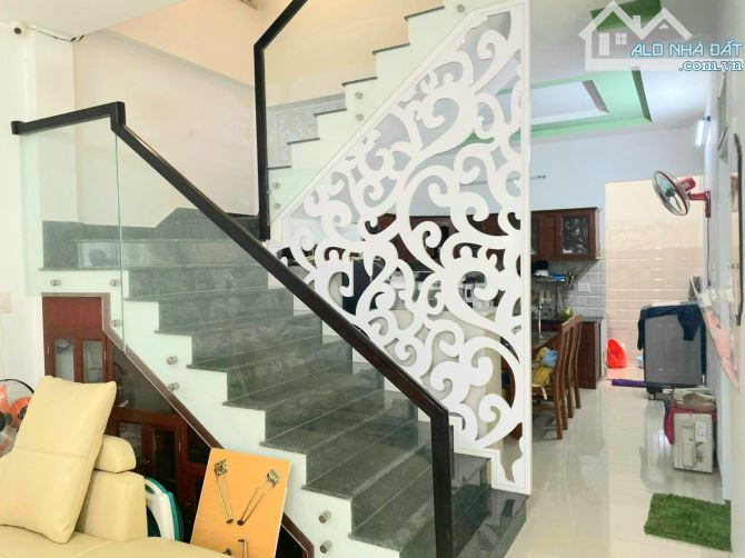 NHÀ CÓ GARA ÔTÔ  CÁCH BIỂN 1,2KM GIÁ RẺ THÀNH PHỐ NHA TRANG - 4
