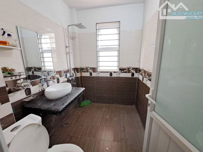 BÁN GẤP SIÊU PHẨM 37m2,4 TẦNG, NGAY YÊN NGHĨA ,HÀ ĐÔNG,GIÁ  5 TỶ - 4