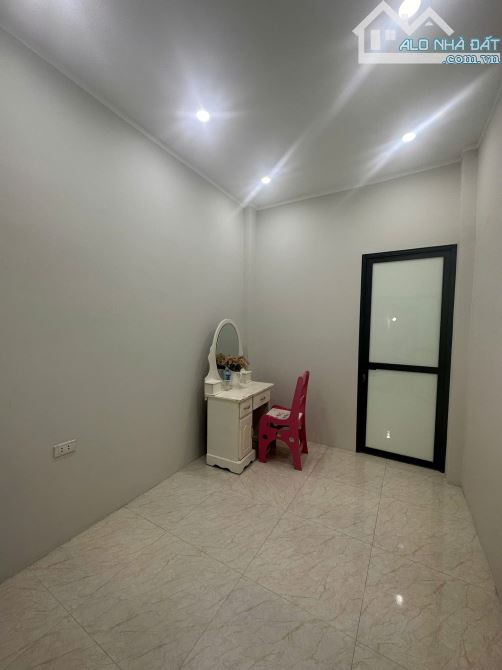 SIÊU HIẾM TRUNG PHỤNG - MẶT NGÕ THÔNG - THẲNG - GẦN PHỐ - DT29/32m 3tầng Giá 4.93 tỷ - 4