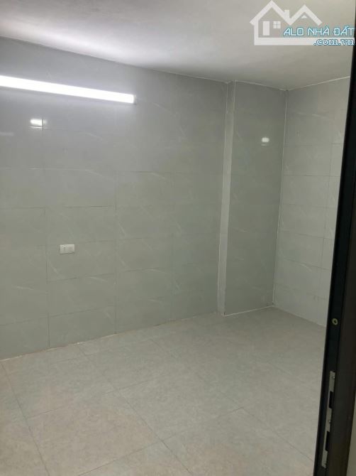 CHO THUÊ NHÀ NGUYÊN CĂN ĐỨC GIANG - VỈA HÈ - Ô TÔ TRÁNH- 3PN - KINH DOANH CÁC MẶT HÀNG - 4