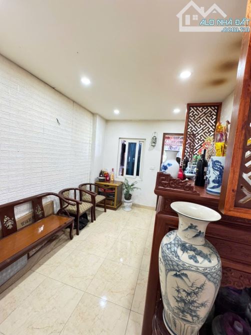 Hàng hiếm!!! Bán nhà phố Nguyễn Văn Cừ - Ngõ thông - Ô tô qua - 30m2 x 5T - Nhỉnh 7 Tỷ - 4