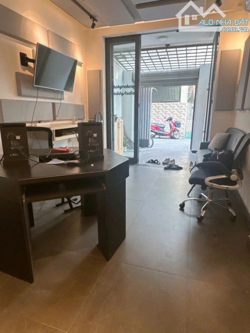 NHÀ HXT- BÌNH THẠNH - 40M2 - LÔ GÓC -NỞ HẬU- 1TRỆT/2LẦU - GẦN LÊ VĂN DUYỆT, CHỢ BÀ CHIỂUU - 4