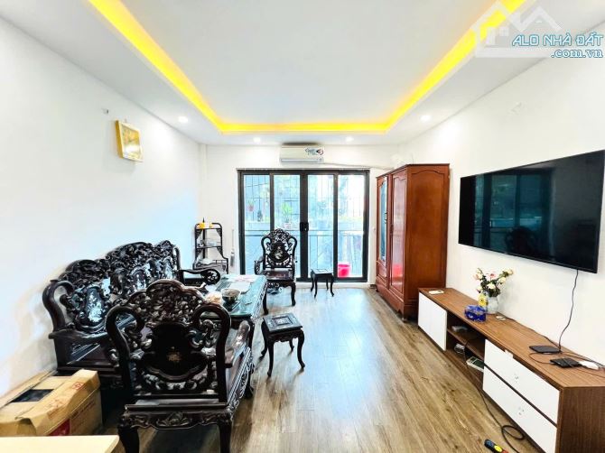 Trịnh Đình Cửu - 6 tầng dân xây - Lô góc - 10 m ra mặt phố - Full nội thất - Ở ngay. - 4
