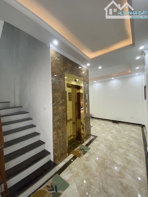 - Bán nhà đường Võ Chí Công, sát phố, nội thất xịn sò, 72m2, 14 tỷ. - 4