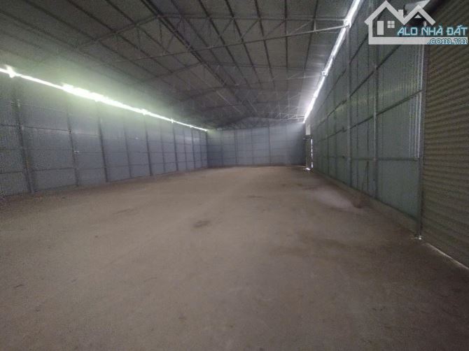 Cho thuê kho đường Kim Giang, Thanh Trì. DT 1000m2, cao 7m, dựng mới 100% chưa sử dụng. Gi - 4