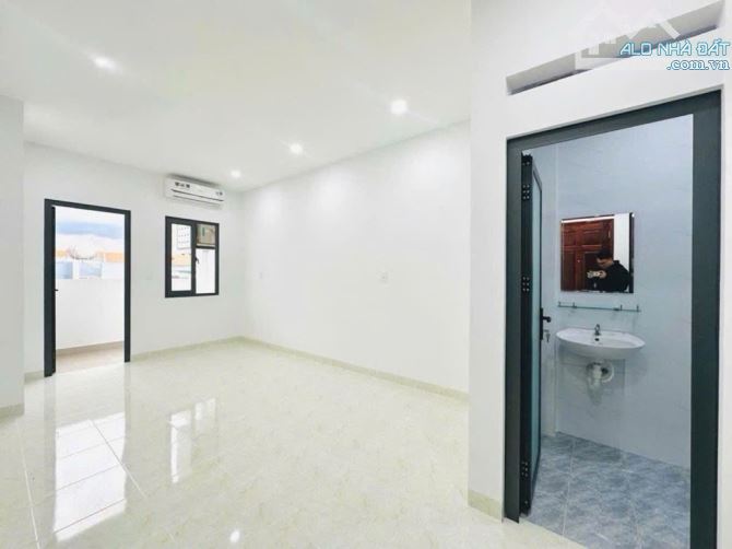 CHDV 105m2 - 6 tầng - dòng tiền 720tr/ năm | gần Ngã tư Âu Cơ- Lạc Long Quân | 14.5 Tỷ - 4