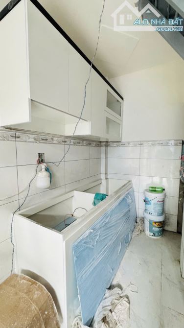 BÁN NHÀ QUẬN 11, KHU LÃNH BINH THĂNG, VÀI BƯỚC CHÂN RA MẶT TIỀN. - 4