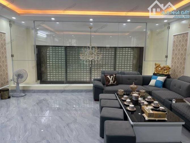 BÁN NHÀ PHÙNG CHÍ KIÊN 60m2 × 6T × MT 5,5m. 2 THOÁNG + THANG MÁY - 2 Ô TÔ TRÁNH - 4