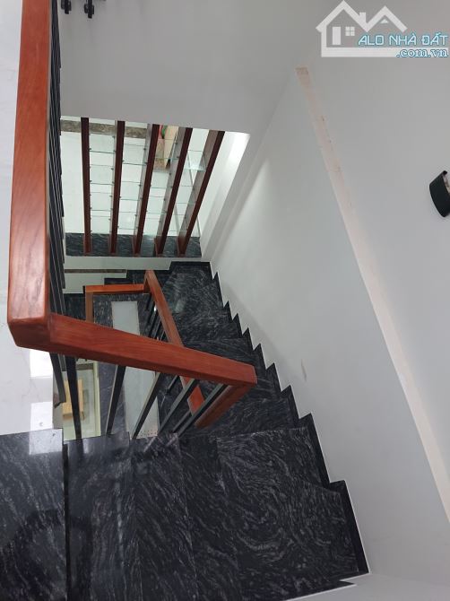 Nhà mới xây, Nguyễn Hồng Đào, Tân bình,53m2,3 tầng, 5,7m x 11,2m. chỉ 7 tỷ 8 - 4