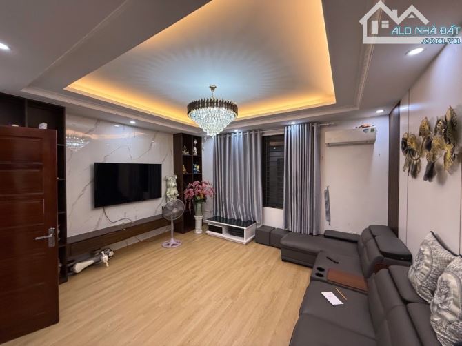 Bán Gấp Nhà Trung Tâm Cầu Giấy, Phố Trần Thái Tông, 46m, 6T, Giá 9.9 Tỷ, Ngõ Nông, Sát Phố - 4