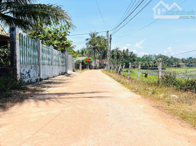 300M2, MẶT TIỀN NGUYỄN HỮU CẢNH, SẴN NHÀ CẤP 4 MUA VÀO Ở NGAY, NHỈNH 900 TRIỆU - 4