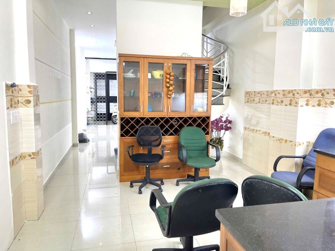 Nhà hẻm ô tô vào nhà Âu Cơ P14 Tân Bình 3 tầng 70m2 ( 4 x 17.5 ) chỉ 9.79 tỷ. - 4