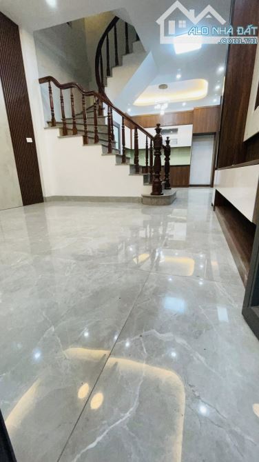ĐẸP LẮM !! NHÀ LĨNH NAM - VĨNH HƯNG - TỰ XÂY TÂM HUYẾT - 35M2 - 5 TẦNG - MT 3.7- 7.35 TỶ - 4