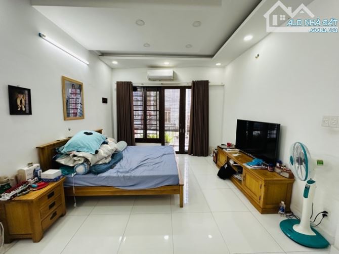 TỔ ẤM CHO GIA ĐÌNH 3 THẾ HỆ! 93M2 - NGANG KHỦNG 11M - NHÀ Ở NGAY NGUYỄN VĂN ĐẬU - 10,5 TỶ - 4