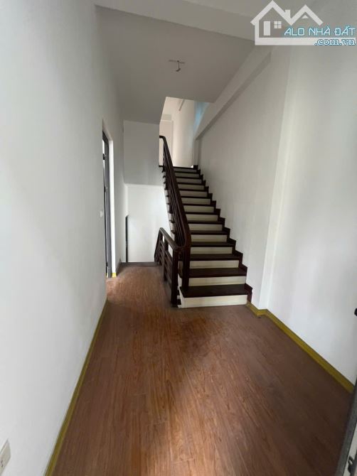 BÁN NHÀ PHỐ BỒ ĐỀ, LONG BIÊN, NGÕ Ô TÔ VÀO NHÀ, LÔ GÓC, DT 110M2* 5 TẦNG* MT 8M* GIÁ 21.5 - 5