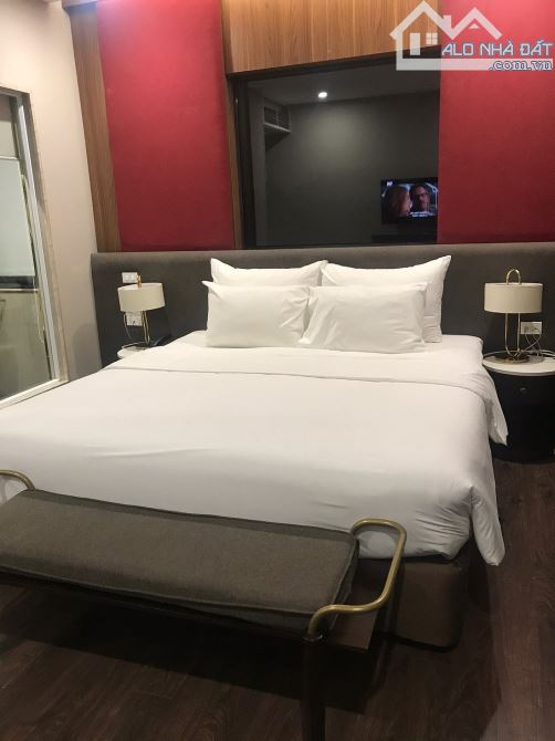 Bán khách sạn mặt phố Hàng Gai 170m2 x 10 tầng x MT 7,2m - 165 tỷ - cho thuê 2,2 tỷ/tháng