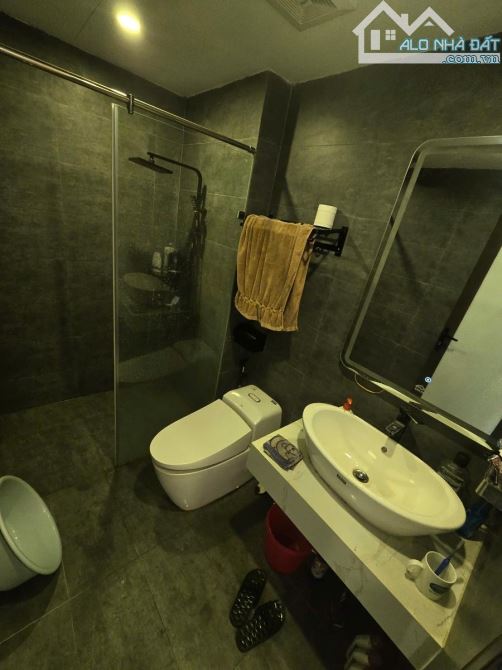 LÁNG HẠ 47Mx7TẦNG THANG MÁY-NHÀ MỚI ĐẸP-GARA-NGÕ TO-GẦN PHỐ-16TỶ 5 - 5