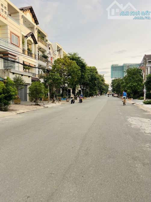 Bán nhà MT đường 7B, BTĐông B, Bình Tân, DT 100m2 - 5 × 20 - 4 tầng,  Giá 15.99 tỷ TL. - 5