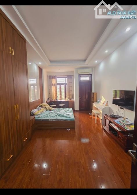 Cần bán nhà Nguyễn Văn Huyên Cầu Giấy 5tầng full nội thất. - 5