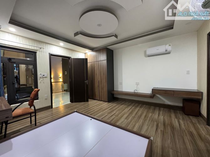 Bán nhà Thái Văn Lung - 125m2 - giá siêu tốt - có hồ bơi trong nhà - 5