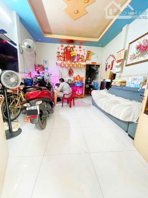 4.5 TỶ 🚦HÒA BÌNH, TÔ HIỆU - GẦN CHỢ CÂY KEO - DT ( 4 X 8 ), 2 TẦNG - HẺM 6M XE HƠI TỚI NH - 5