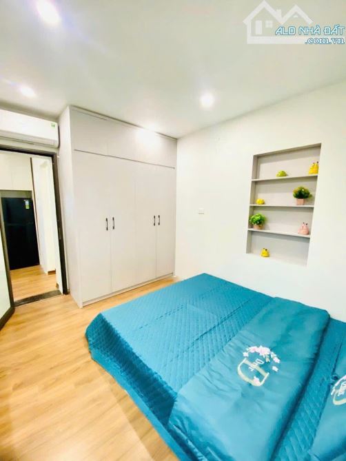 PHỐ THI SÁCH - NHỈNH 4 TỶ - 37m2 - SỔ VUÔNG A4 - VÀI BƯỚC LÊN BỜ HỒ - 5