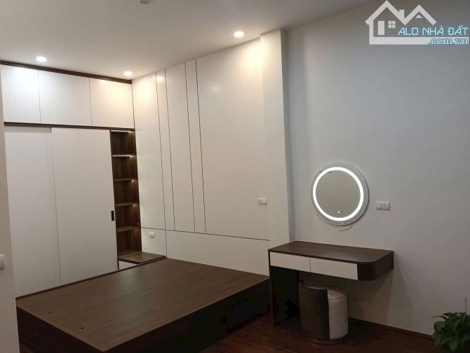 BÁN NHÀ Ngõ 245 Lạc Long Quân, Cầu Giấy DT 48m, 4 Tầng, MT 5,2m, G.iá. 10,3 tỷ - 5