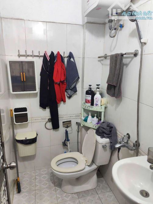Bán nhà Kim Giang Hoàng Mai Sổ Dt28/35/37t2 . 3 Tầng . Mt3 . Giá 5tỷ8 NGÕ BA GÁC - Ô CHỜ T - 5