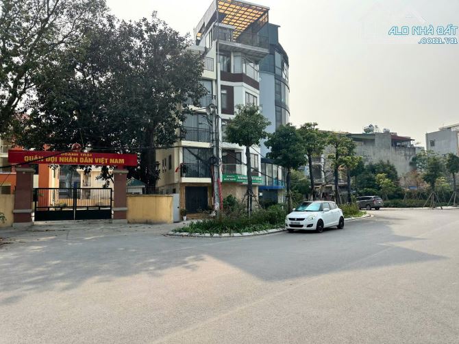 Bán nhà Long Biên, Phân lô quân đội - lô góc - kinh doanh - 2 oto tránh nhau, vìa hè rộng. - 5