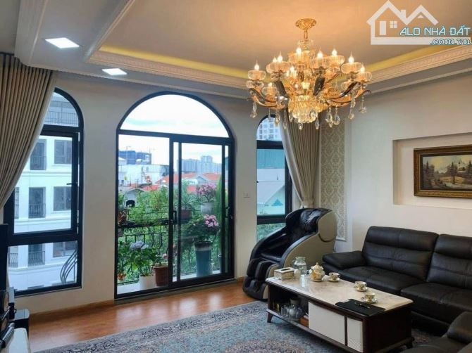 TRƯỚC NHÀ RỘNG 6M, MT 5M, GARA 2 Ô TÔ, 8 PN - 21.5 TỶ - PHÂN LÔ - 5